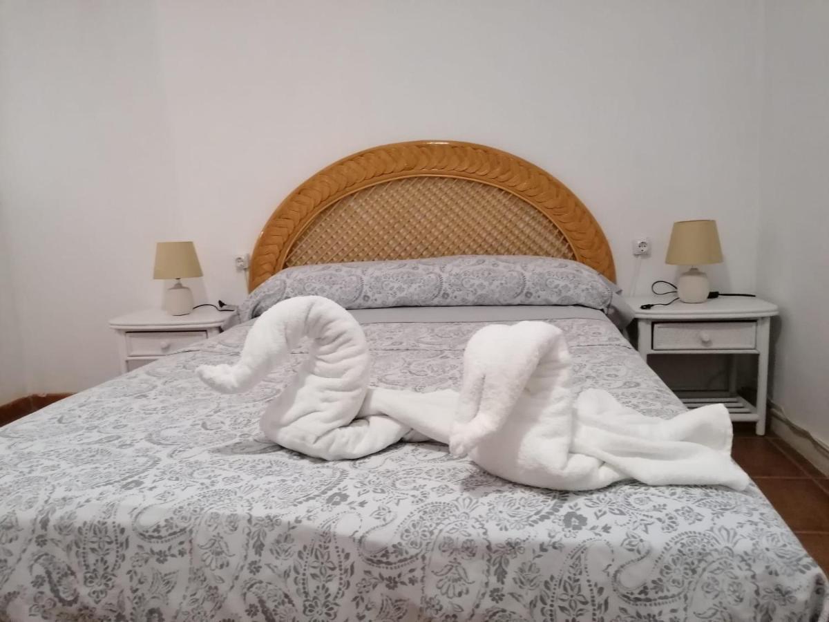 Habitacion Matrimonial En Un Bajo Bano Compartido Areas Compartidas Abades  Екстериор снимка