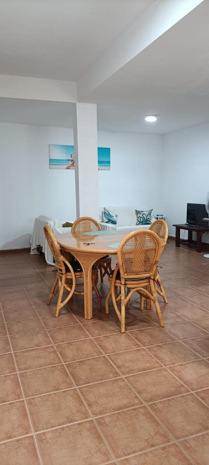 Habitacion Matrimonial En Un Bajo Bano Compartido Areas Compartidas Abades  Екстериор снимка