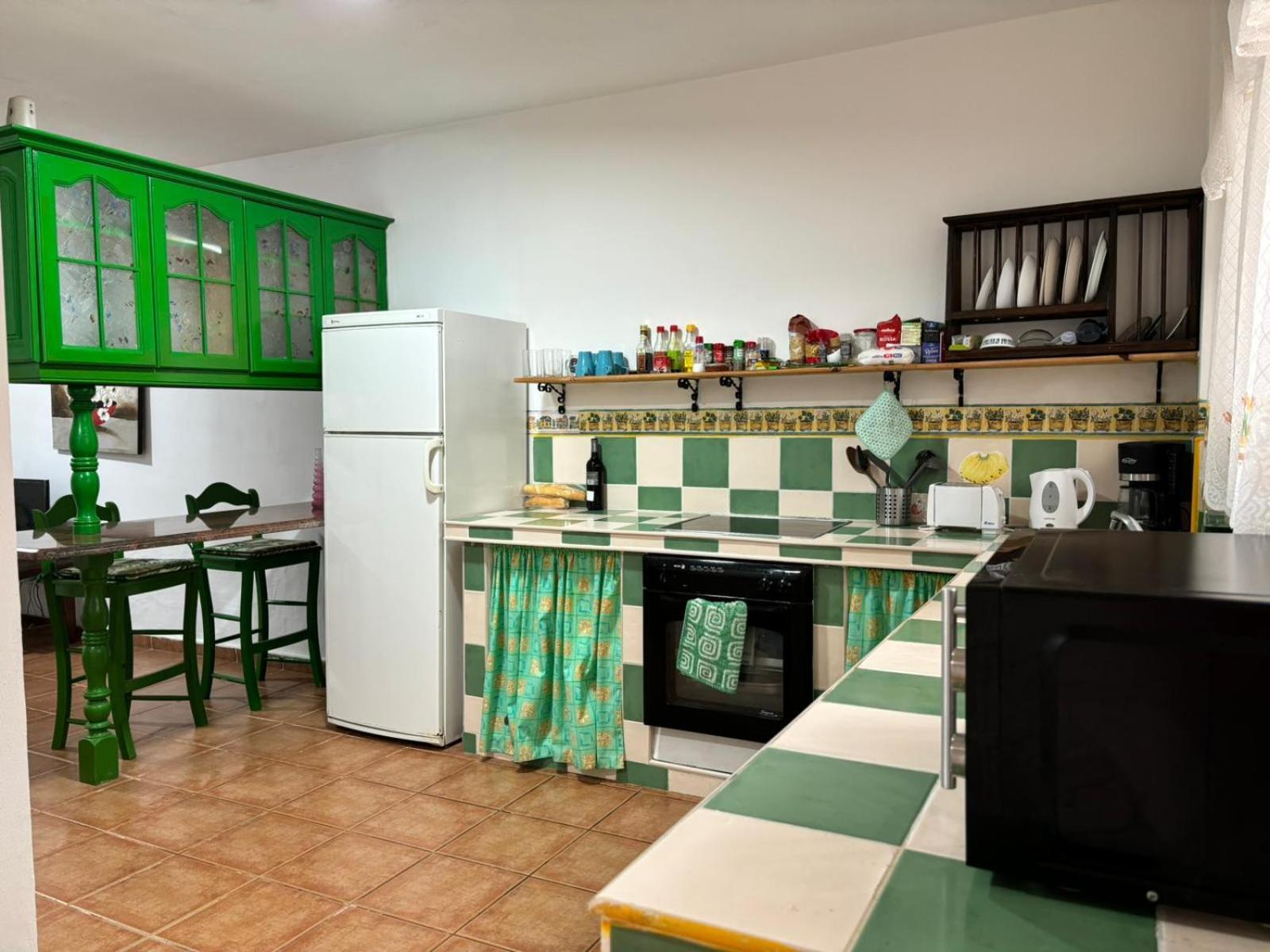 Habitacion Matrimonial En Un Bajo Bano Compartido Areas Compartidas Abades  Екстериор снимка