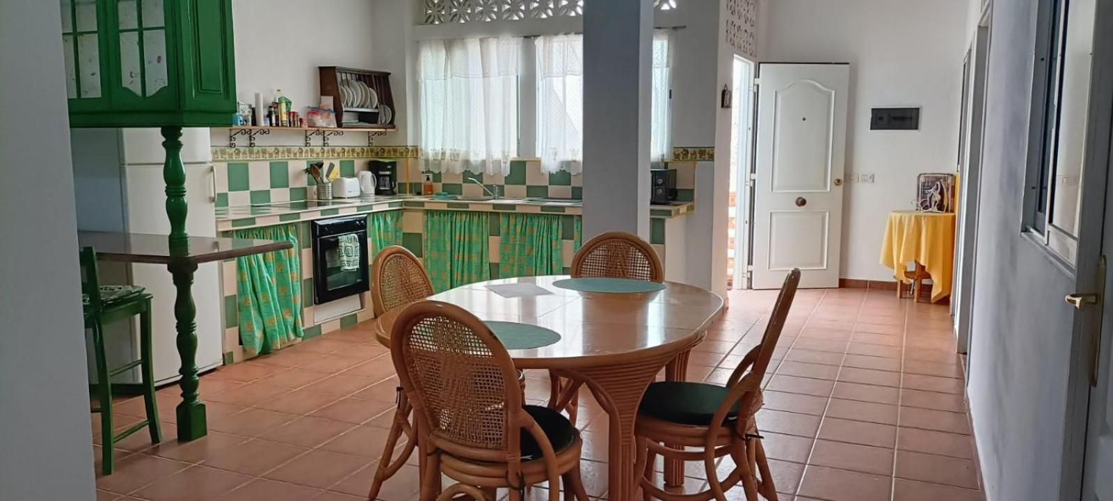 Habitacion Matrimonial En Un Bajo Bano Compartido Areas Compartidas Abades  Екстериор снимка
