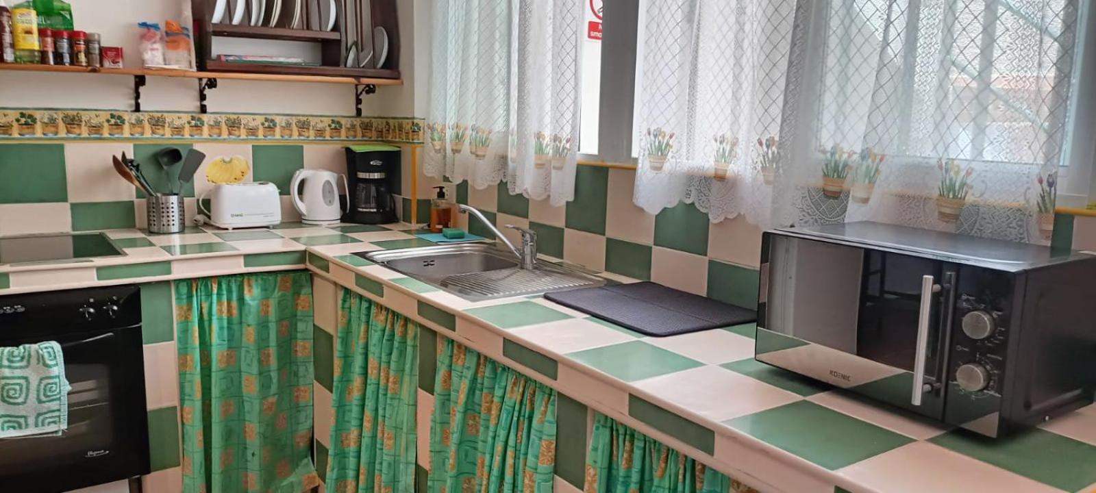 Habitacion Matrimonial En Un Bajo Bano Compartido Areas Compartidas Abades  Екстериор снимка
